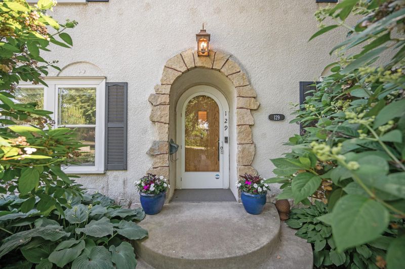 129 W 50th St, Minneapolis, MN 55419