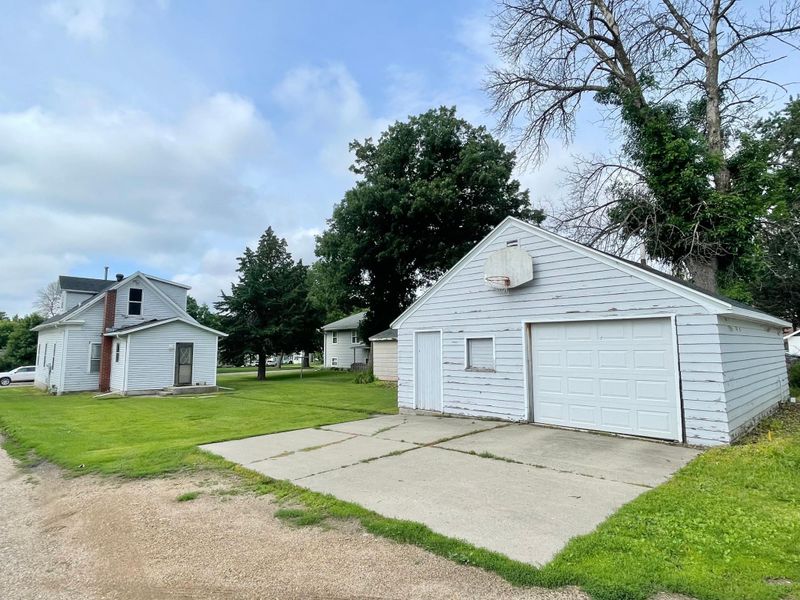 212 E Sanborn St, Springfield, MN 56087