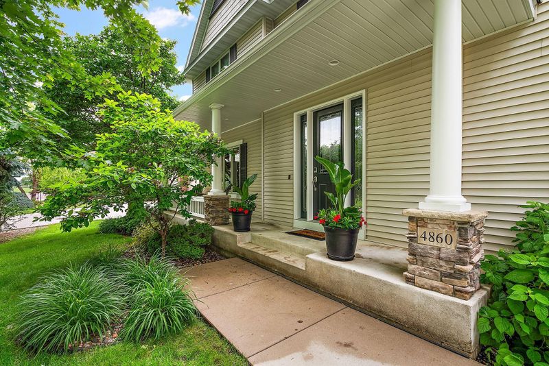4860 Minnesota Ln N, Plymouth, MN 55446