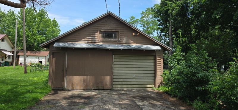 922 White St, Jackson, MN 56143