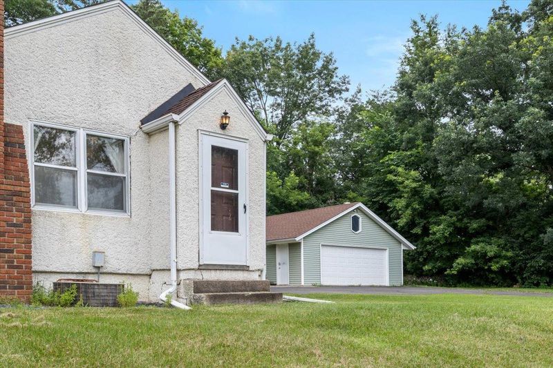 4145 Oakcrest Dr, Vadnais Heights, MN 55127