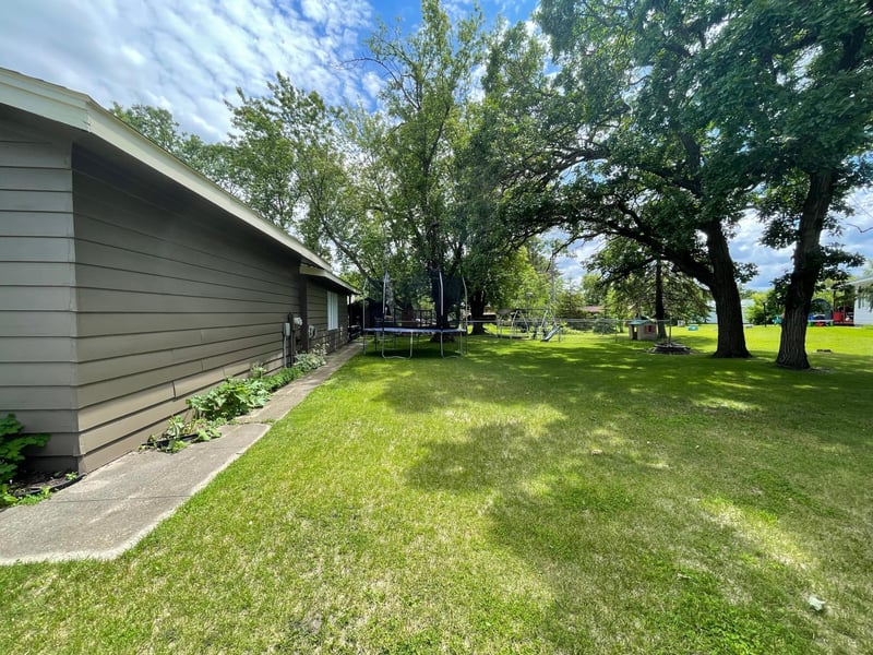 546 6th St S, Greenbush, MN 56726