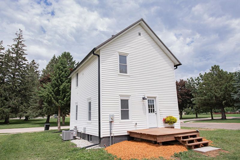322 E Jefferson St, Caledonia, MN 55921