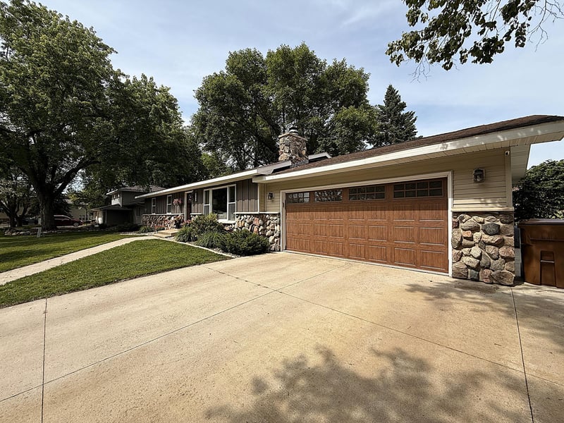 112 Orchard Cir, Montevideo, MN 56265