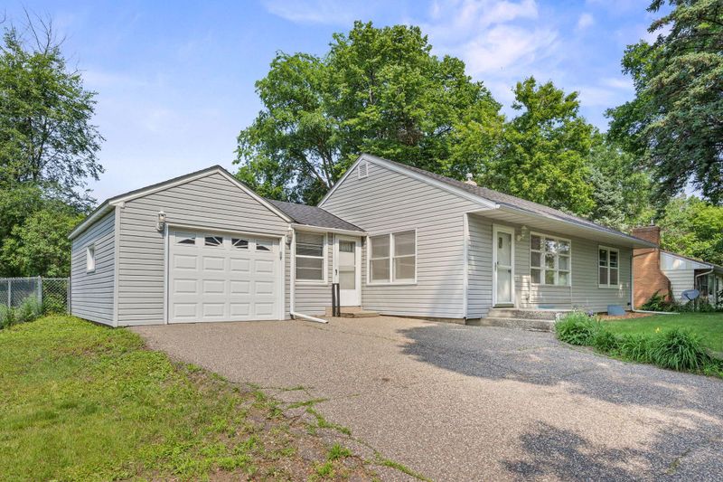 4932 Acorn Ridge Rd, Minnetonka, MN 55345