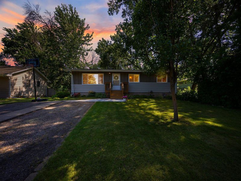 832 10th Ave SE, Forest Lake, MN 55025
