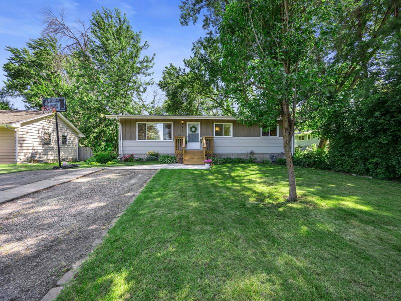 832 10th Ave SE, Forest Lake, MN 55025