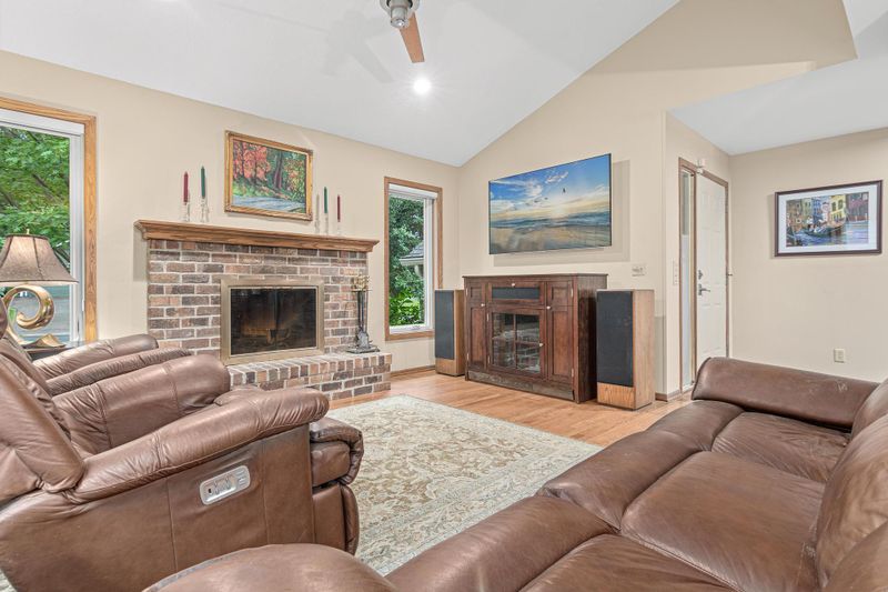 16450 S Manor Rd, Eden Prairie, MN 55346