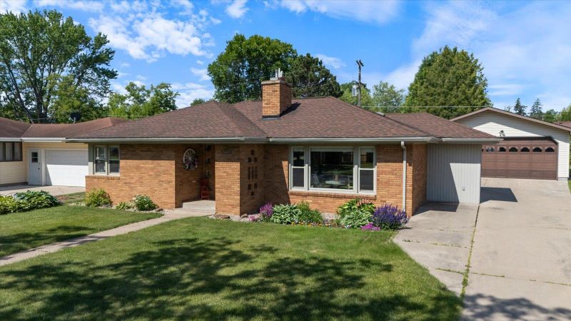 3407 2nd Ave E, Hibbing, MN 55746