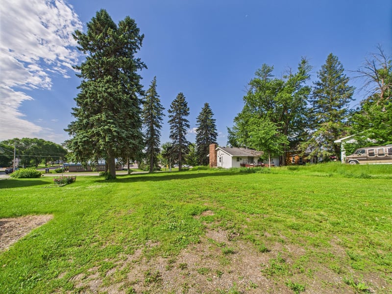 206 E 7th St, Starbuck, MN 56381