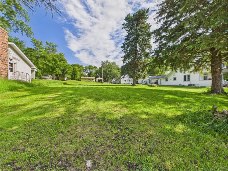 206 E 7th St, Starbuck, MN 56381