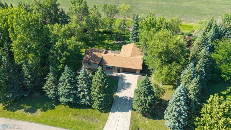 2004 56th Ave N, Moorhead, MN 56560