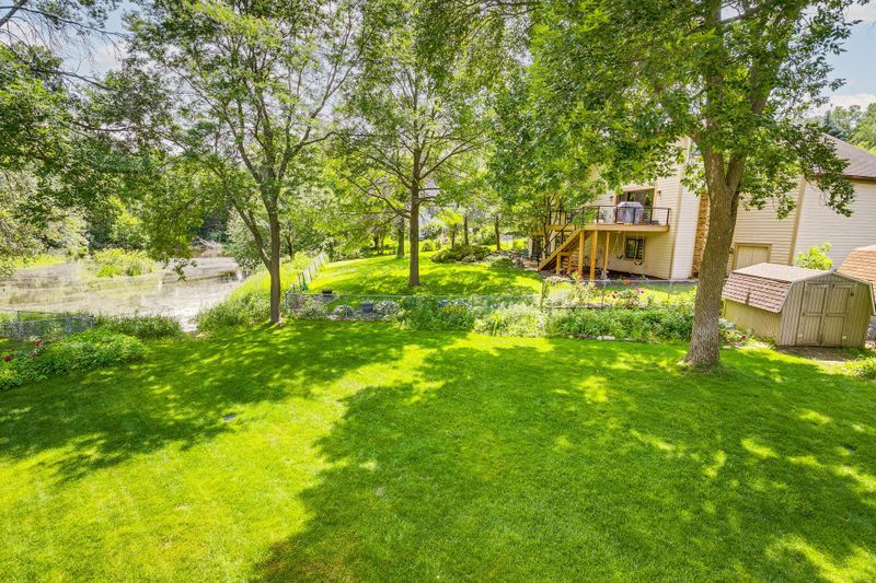 1200 Josephine Rd, Roseville, MN 55113