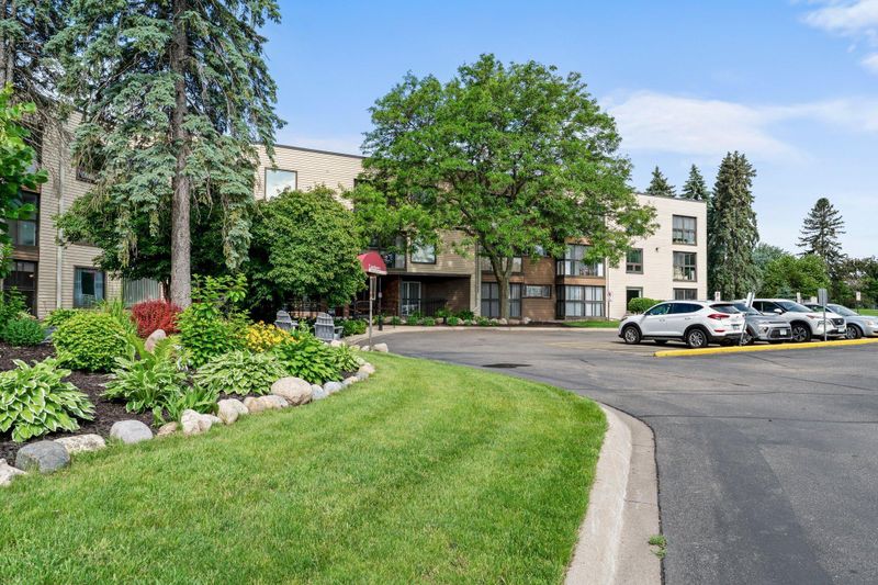 2485 Canabury Dr #112, Little Canada, MN 55117