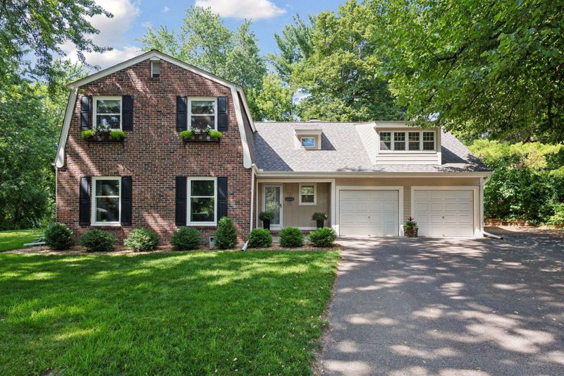 10301 Brunswick Cir, Bloomington, MN 55438