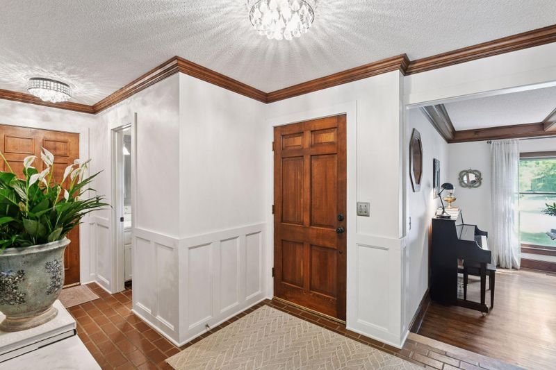 10301 Brunswick Cir, Bloomington, MN 55438
