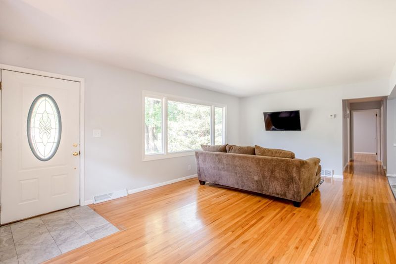 1647 Ford Rd, Hopkins, MN 55305