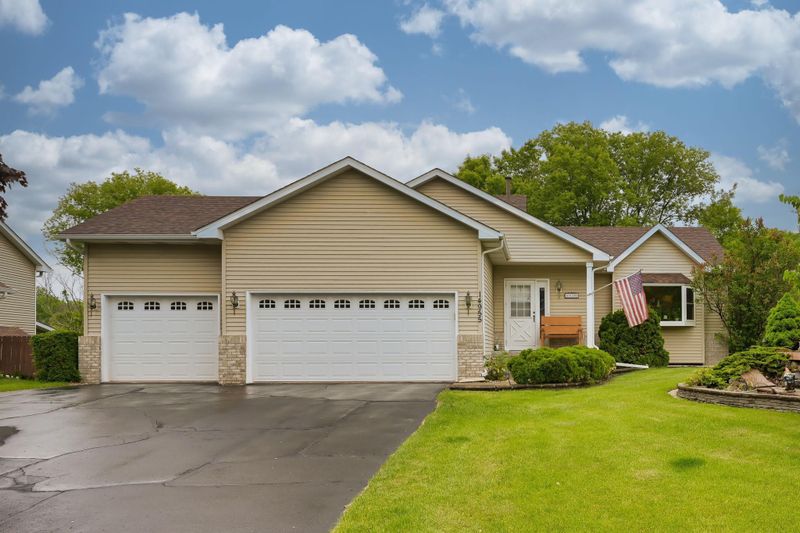 14955 Oakcrest Cir, Savage, MN 55378