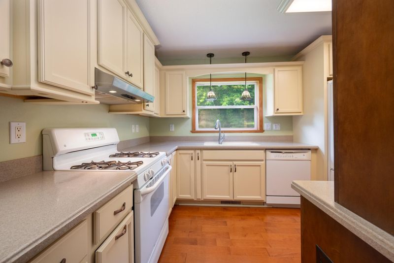 401 97th St, Amery, WI 54001