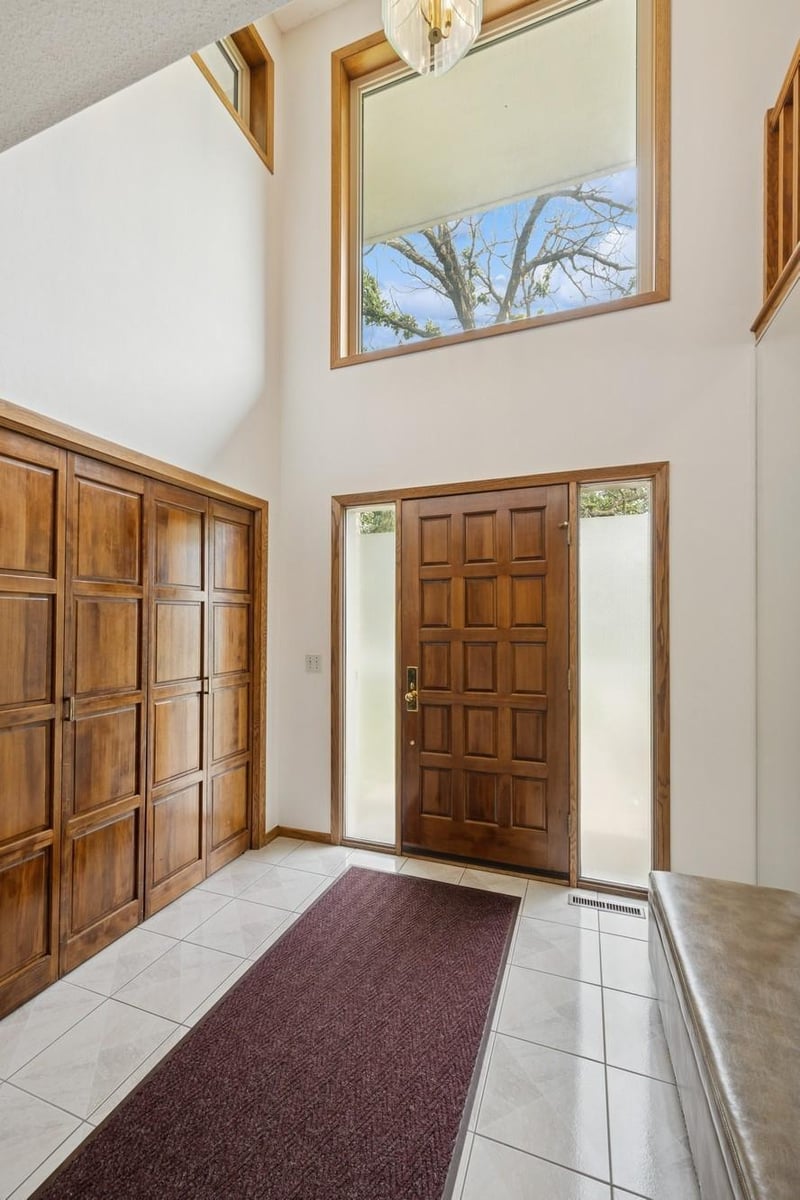 4820 W 95 1/2 St, Bloomington, MN 55437