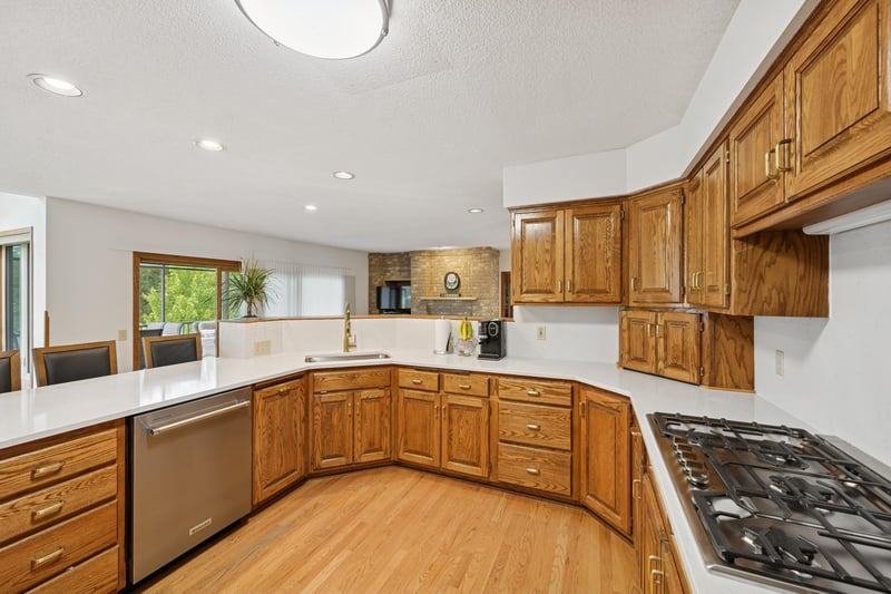4820 W 95 1/2 St, Bloomington, MN 55437