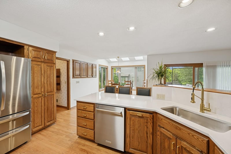 4820 W 95 1/2 St, Bloomington, MN 55437