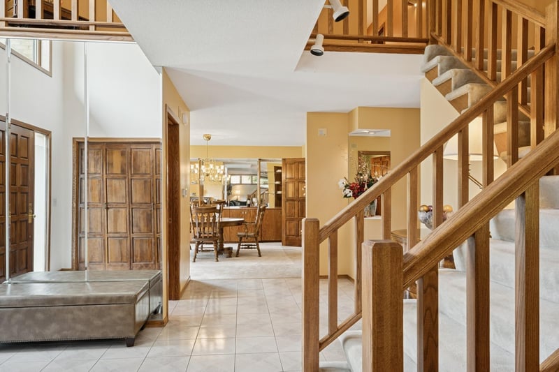 4820 W 95 1/2 St, Bloomington, MN 55437