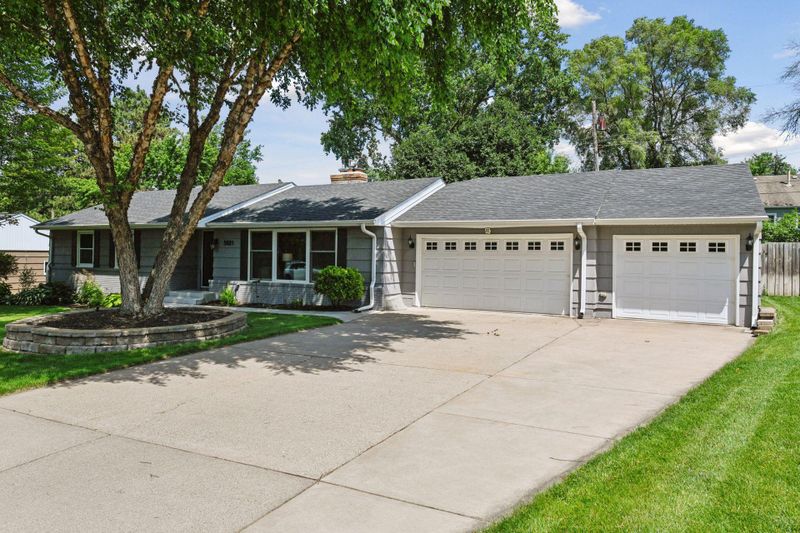 5921 Grimes Ave S, Edina, MN 55424