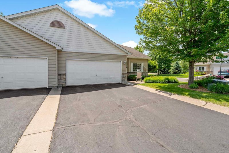 1112 Iris Dr, White Bear Twp, MN 55127