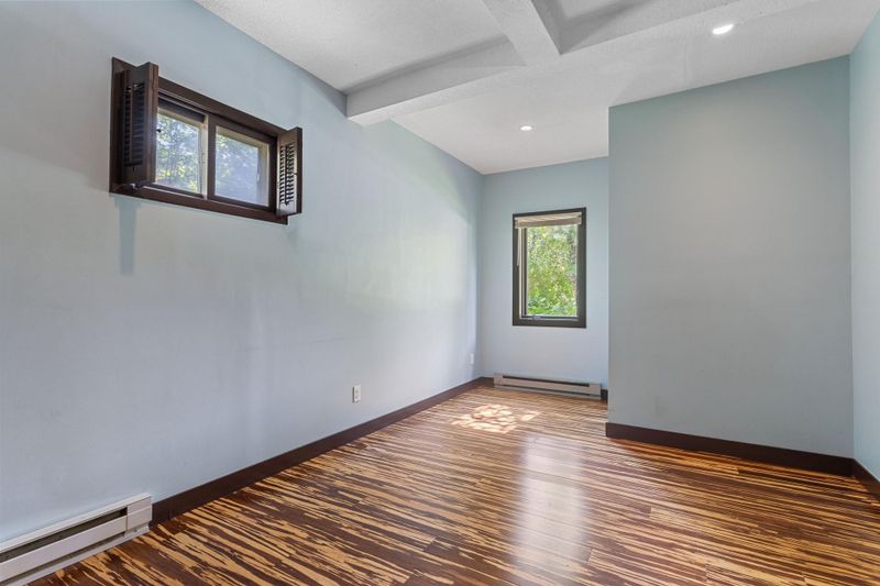 981 Bayless Ave, Saint Paul, MN 55114