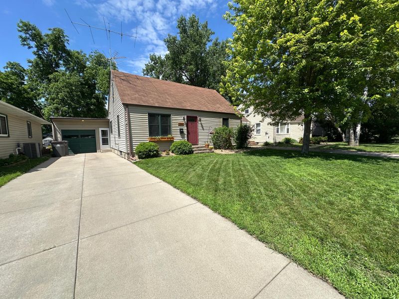 111 Spruce St, Chaska, MN 55318