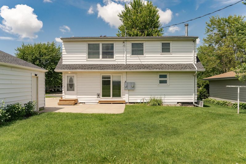 426 6th St NE, Stewartville, MN 55976