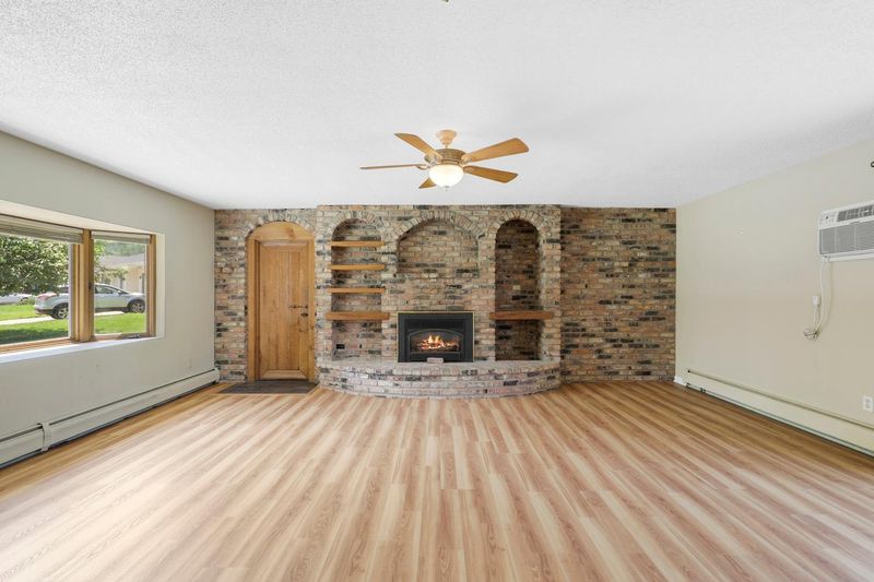 1470 Scenic Vw, Chaska, MN 55318