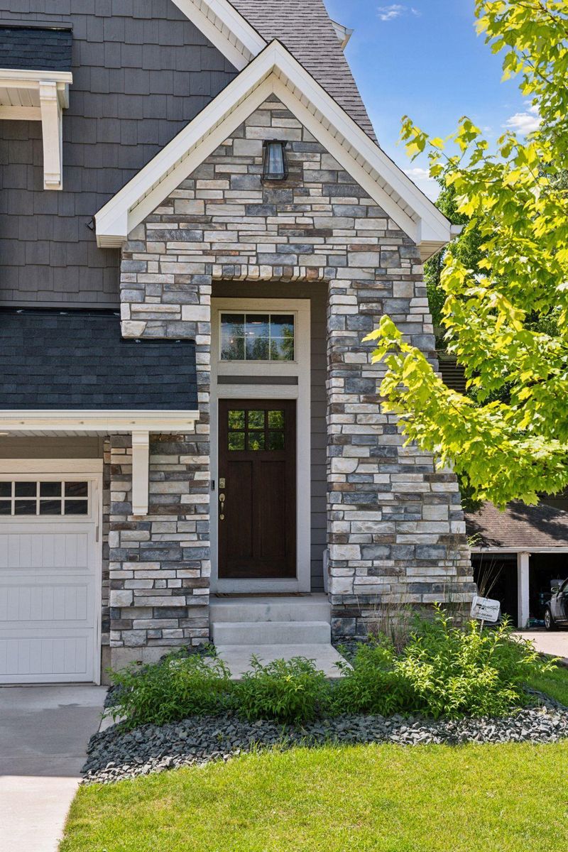 3927 W 49th St, Edina, MN 55424