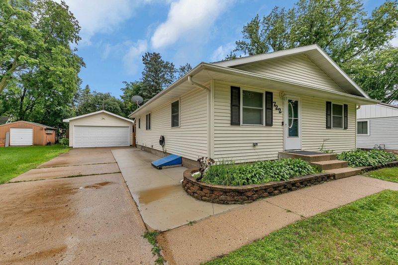 722 E 4th St, Litchfield, MN 55355