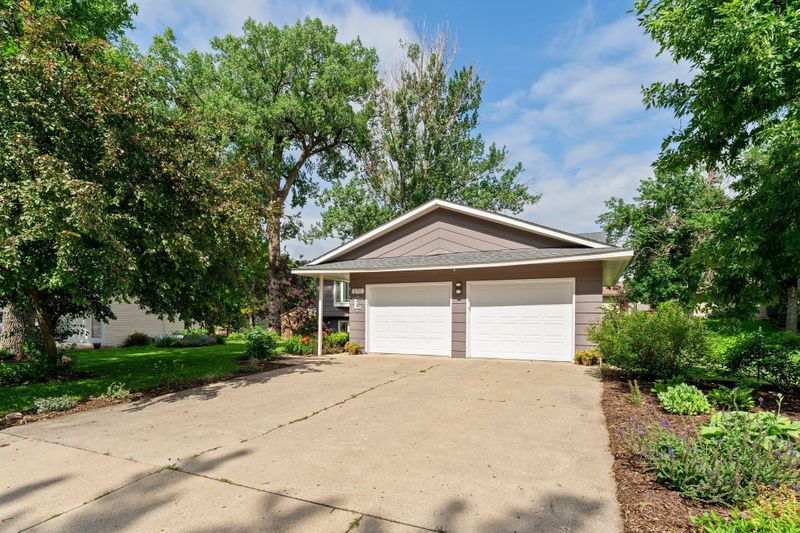 570 Roberts St SW, Hutchinson, MN 55350