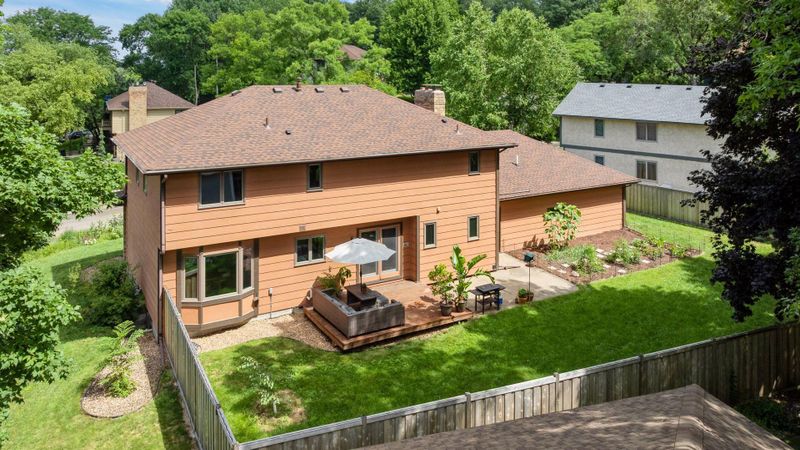 9079 Hyland Creek Cir, Bloomington, MN 55437