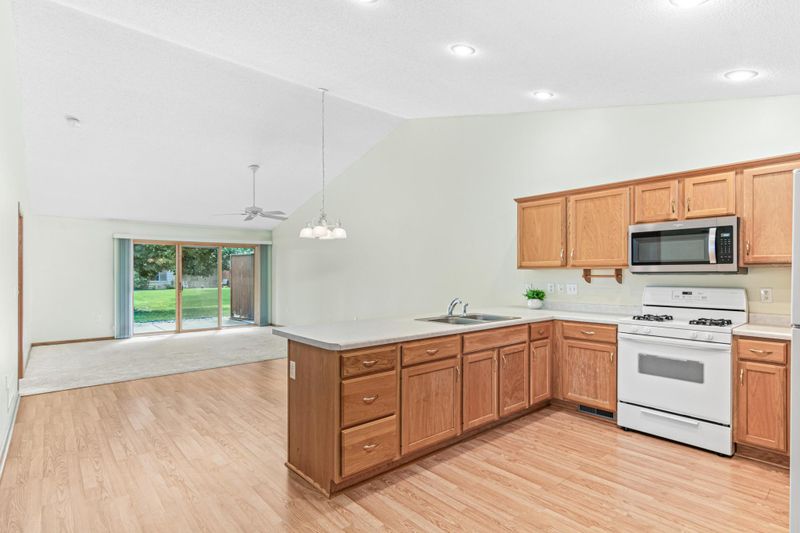 141 S Elm St, Belle Plaine, MN 56011