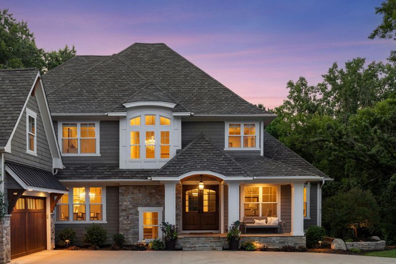 2890 Ella Ln, Minnetonka, MN 55305