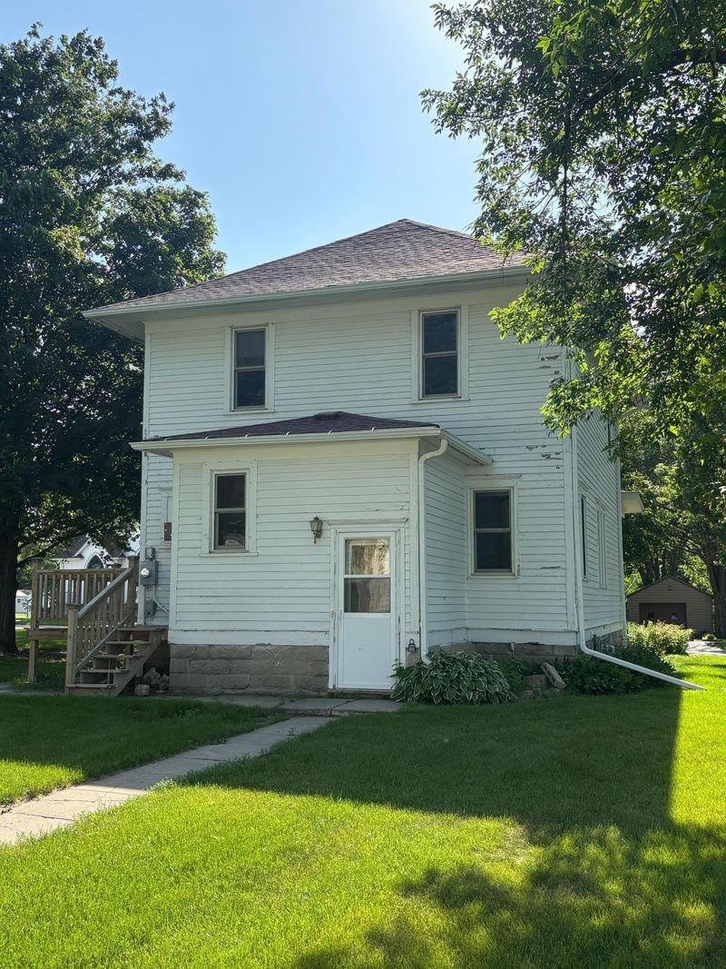 205 N Main St, Hendricks, MN 56136