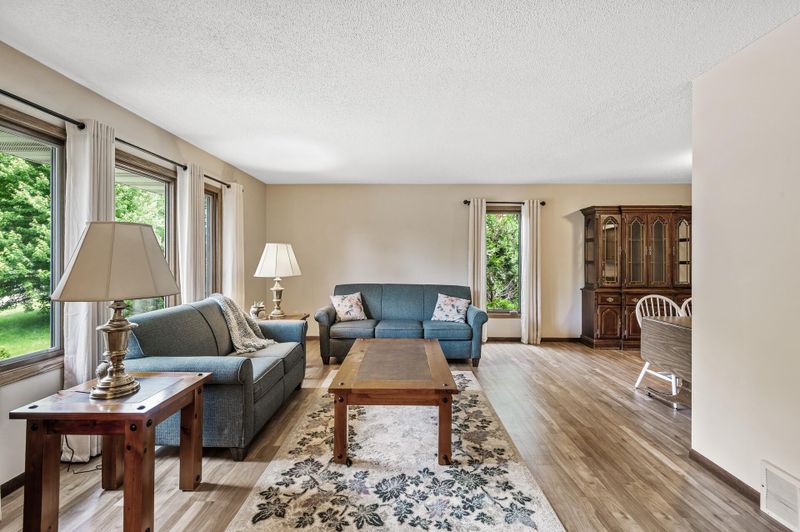 12417 Kennelly Rd, Burnsville, MN 55337