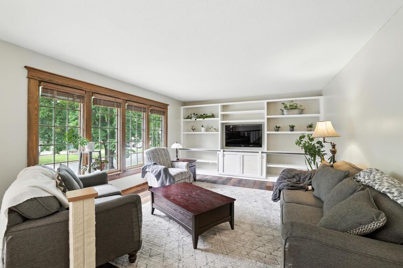 816 Bartosh Ln, River Falls, WI 54022