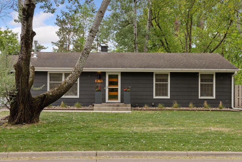 18201 Kathleene Dr, Minnetonka, MN 55345