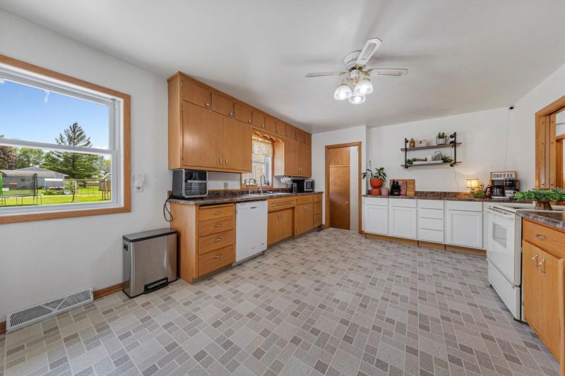 440 Broadway Ave N, New Richland, MN 56072