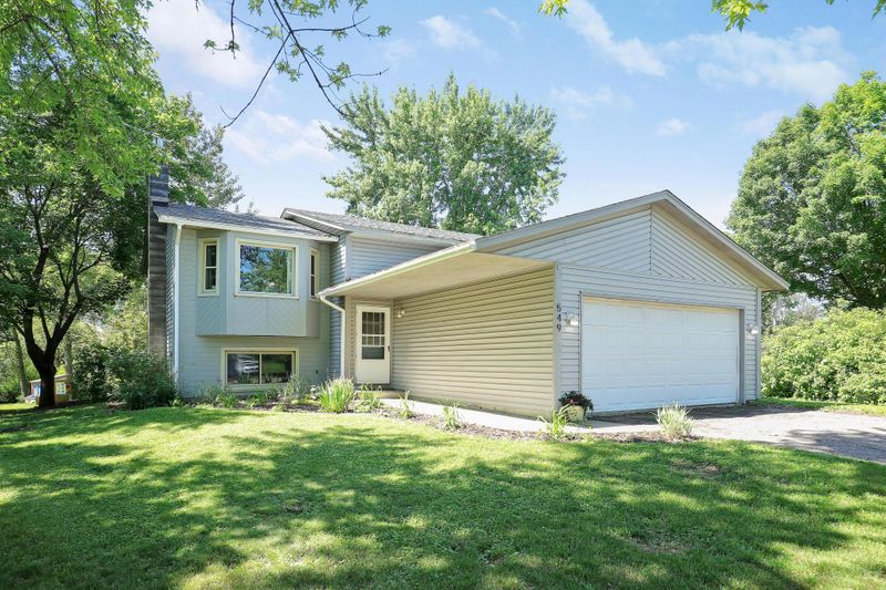 549 Saxony Ct, Chaska, MN 55318