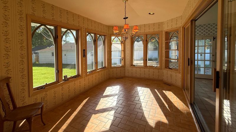 8541 Queen Ave S, Bloomington, MN 55431