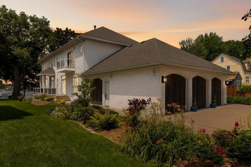 3890 Sunset Dr, Spring Park, MN 55384