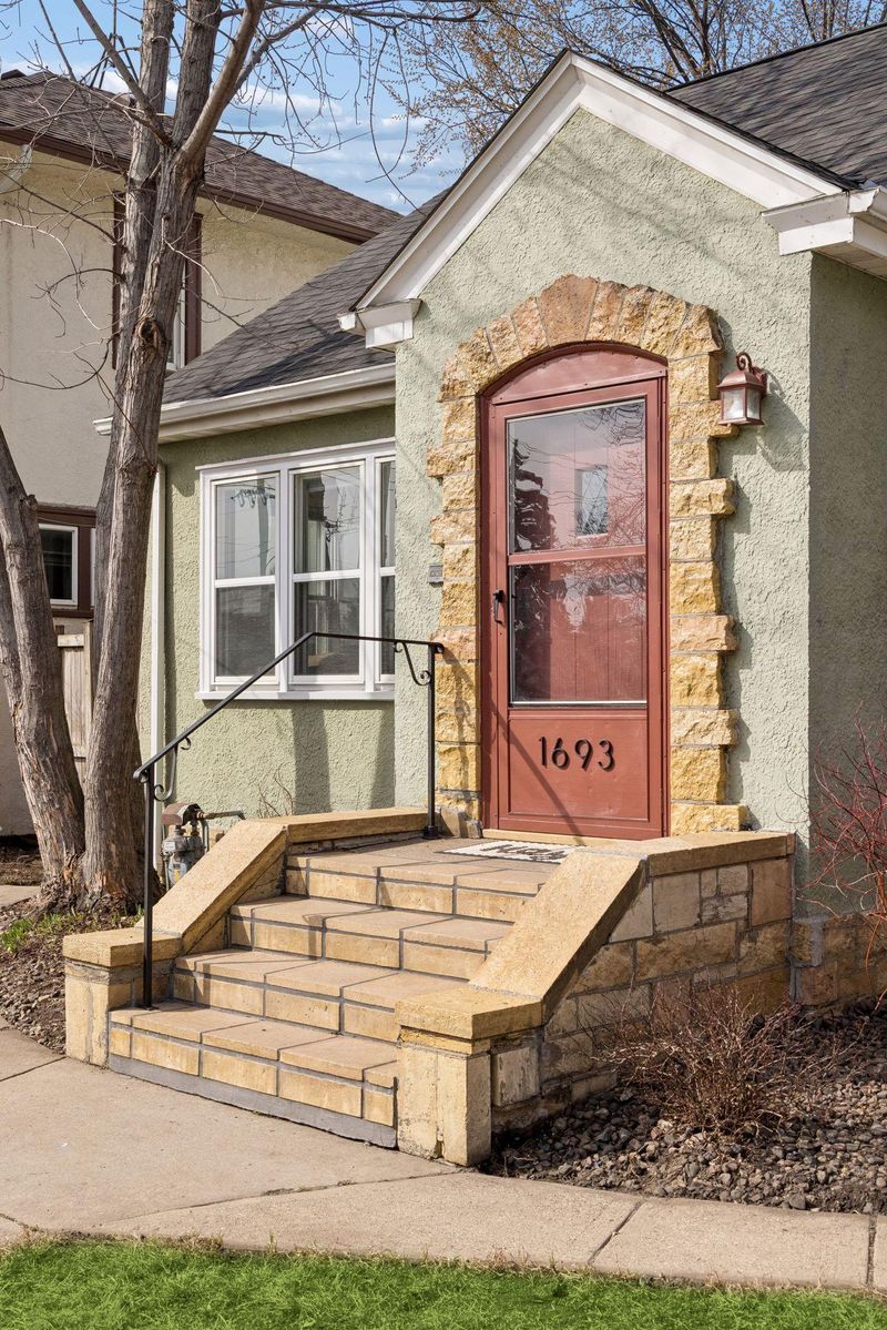 1693 Charles Ave, Saint Paul, MN 55104