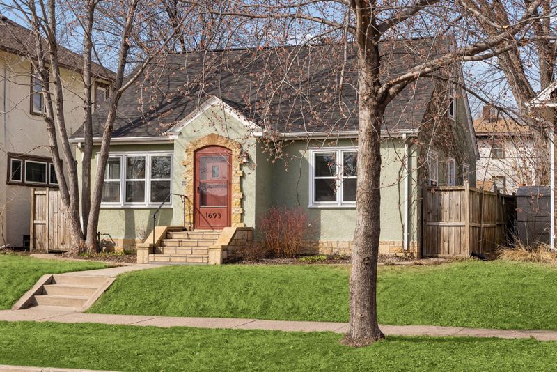 1693 Charles Ave, Saint Paul, MN 55104