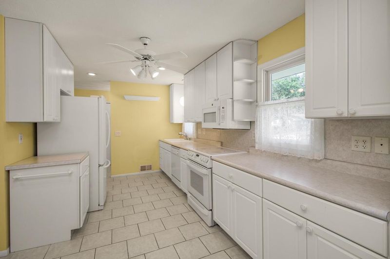 4901 W 99th St, Bloomington, MN 55437